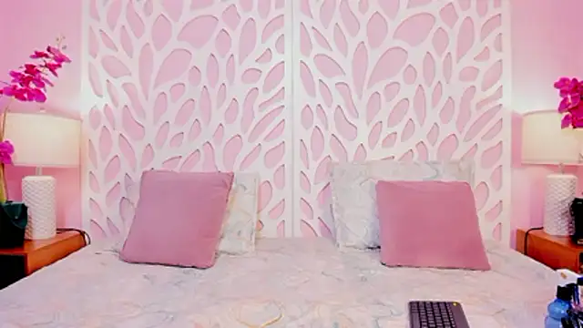 Emmadancer online show from February 7, 7:50 pm