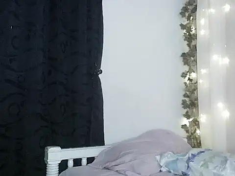 Snapshot of lishainparis18 chatting on November 20, 3:01 pm lishainparis18 online show from November 20, 3:01 pm