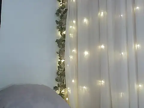 Snapshot of lishainparis18 chatting on November 22, 7:35 pm lishainparis18 online show from November 22, 7:35 pm