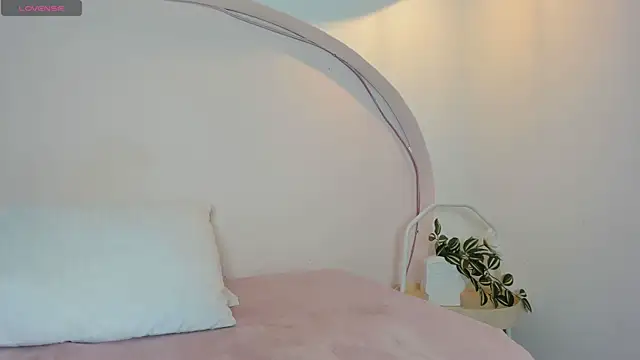 sweetluu  online show from September 24, 7:39 pm