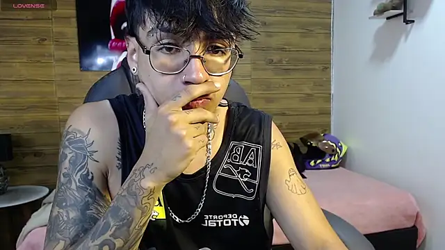 derekfly online show from September 17, 4:14 am