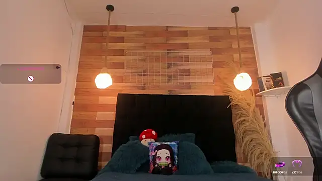 Snapshot of Emily_brown04 chatting on October 7, 11:29 am Emily brown04 online show from October 7, 11:29 am