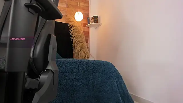 Snapshot of Emily_brown04 chatting on October 10, 11:31 am Emily brown04 online show from October 10, 11:31 am