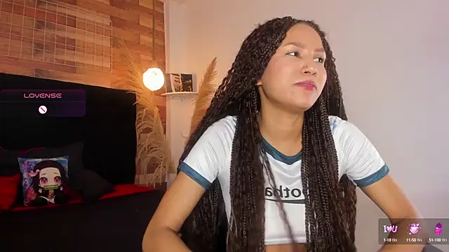 Snapshot of Emily_brown04 chatting on October 13, 11:54 am Emily brown04 online show from October 13, 11:54 am