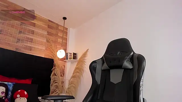 Snapshot of Emily_brown04 chatting on October 27, 2:21 pm Emily brown04 online show from October 27, 2:21 pm