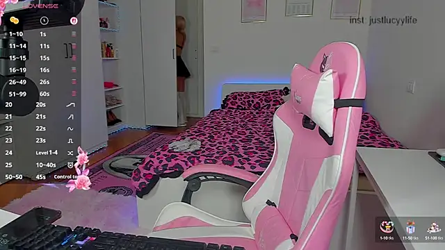 LucyPaigee online show from September 19, 4:07 pm