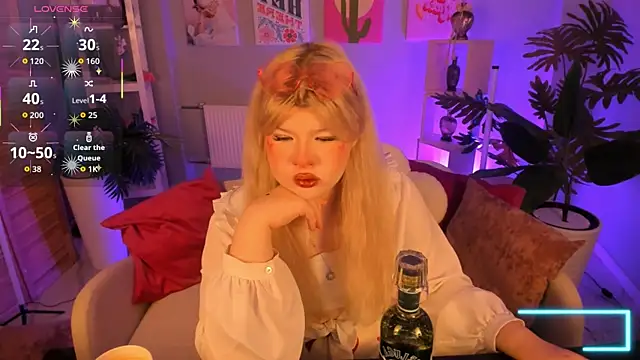 Snapshot of LilithNelson chatting on October 8, 5:54 pm LilithNelson online show from October 8, 5:54 pm