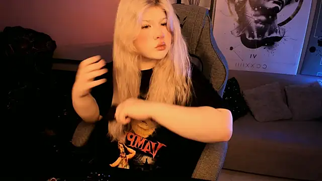 Snapshot of LilithNelson chatting on October 25, 5:51 pm LilithNelson online show from October 25, 5:51 pm