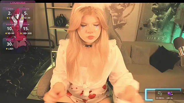 Snapshot of LilithNelson chatting on October 31, 9:27 pm LilithNelson online show from October 31, 9:27 pm