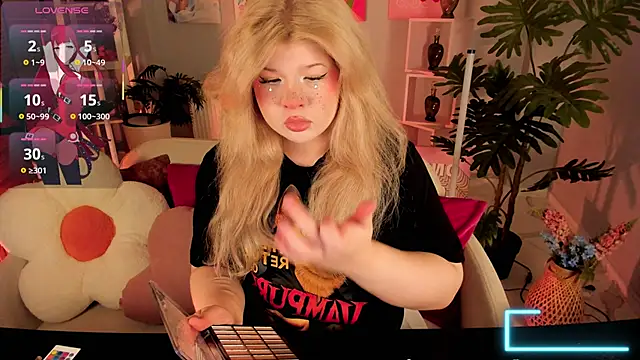 Snapshot of LilithNelson chatting on November 8, 8:29 pm LilithNelson online show from November 8, 8:29 pm