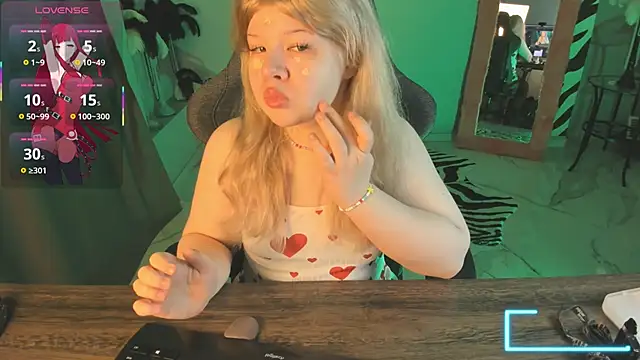 Snapshot of LilithNelson chatting on December 20, 5:47 am LilithNelson online show from December 20, 5:47 am