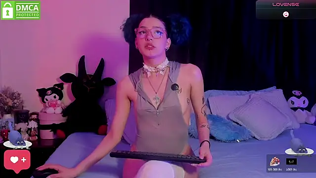 Snapshot of Bluedarkelf888 chatting on December 4, 12:20 am Bluedarkelf888 online show from December 4, 12:20 am