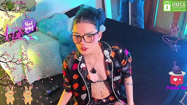 Bluedarkelf888 online show from April 28, 1:04 am