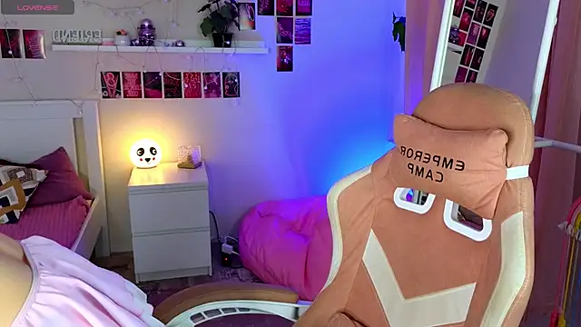 Snapshot of Wander_Waves chatting on September 12, 9:48 pm Wander Waves online show from September 12, 9:48 pm