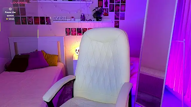 Snapshot of Wander_Waves chatting on September 26, 8:46 pm Wander Waves online show from September 26, 8:46 pm