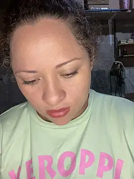 Snapshot of sabrossa chatting on March 6, 2:13 pm sabrossa online show from March 6, 2:13 pm