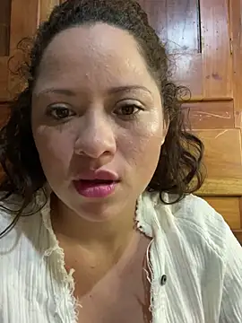 Snapshot of sabrossa chatting on March 12, 3:34 am sabrossa online show from March 12, 3:34 am