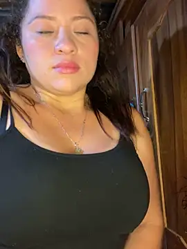 Snapshot of sabrossa chatting on April 6, 5:08 am sabrossa online show from April 6, 5:08 am