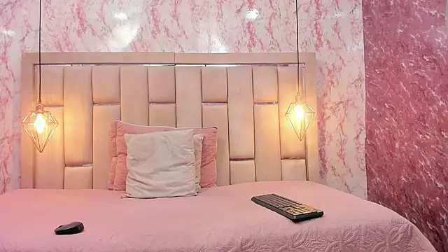 WILD FIREE  online show from December 15, 8:02 pm