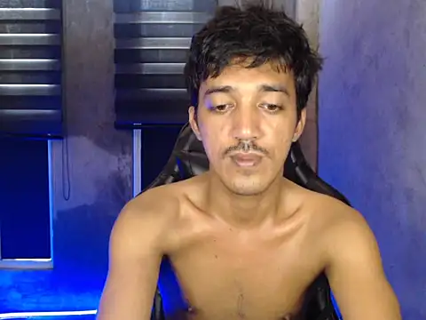 RowyCam online show from November 10, 4:22 am