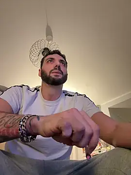 Snapshot of Simon-xx chatting on March 7, 8:50 pm Simon-xx online show from March 7, 8:50 pm