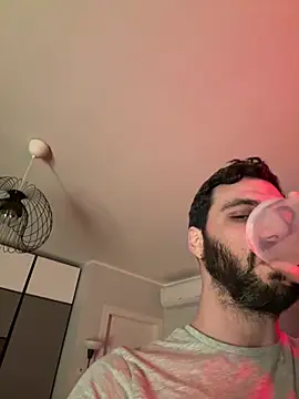 Snapshot of Simon-xx chatting on March 21, 2:27 am Simon-xx online show from March 21, 2:27 am