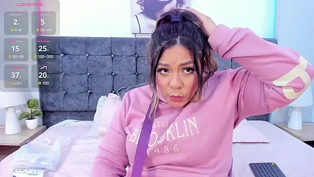 isabella horney  online show from November 21, 8:07 pm