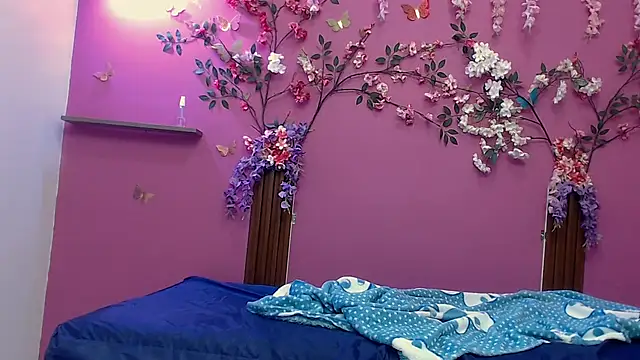 skinnybarbie022 online show from September 22, 1:29 am