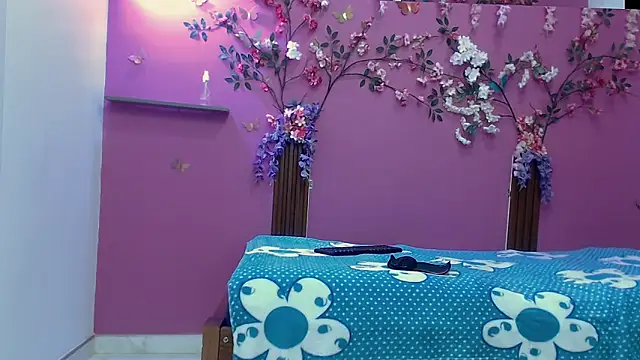 skinnybarbie022 online show from October 3, 1:02 am