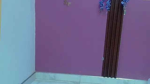 skinnybarbie022 online show from October 17, 12:58 am