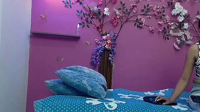 skinnybarbie022 online show from December 4, 12:09 am