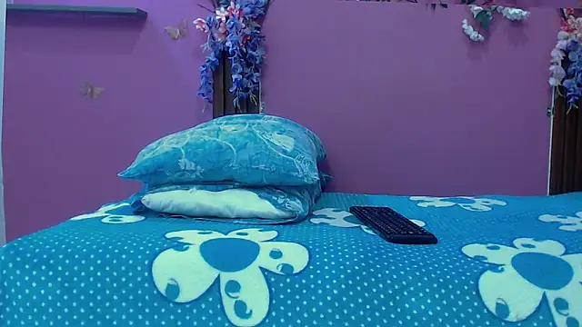 skinnybarbie022 online show from January 6, 12:58 am