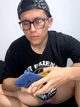 Kurtxxx22 online show from November 3, 1:40 am