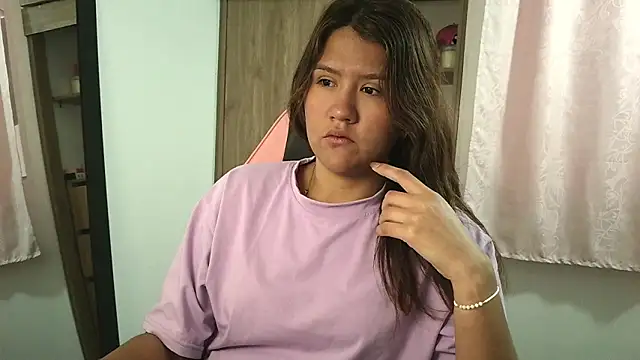 Snapshot of Oliviawatson1 chatting on October 2, 12:12 pm Oliviawatson1 online show from October 2, 12:12 pm