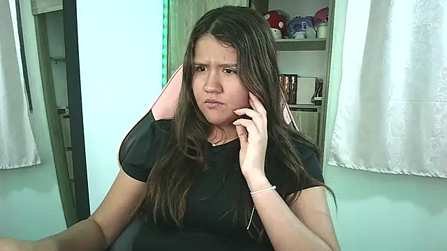 Snapshot of Oliviawatson1 chatting on October 9, 2:09 am Oliviawatson1 online show from October 9, 2:09 am