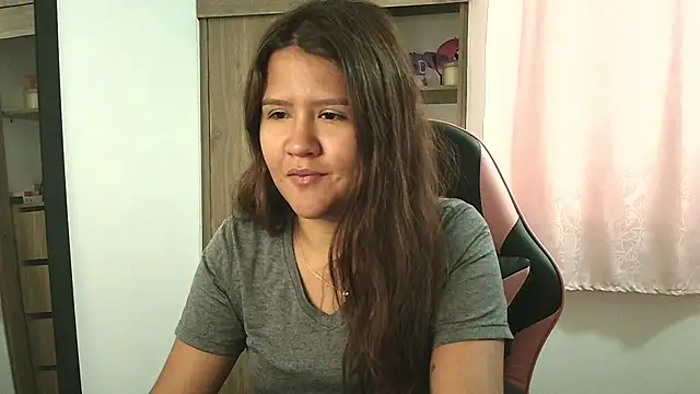 Snapshot of Oliviawatson1 chatting on October 13, 1:55 pm Oliviawatson1 online show from October 13, 1:55 pm