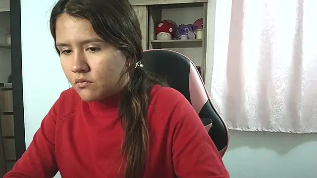 Snapshot of Oliviawatson1 chatting on October 20, 8:20 pm Oliviawatson1 online show from October 20, 8:20 pm