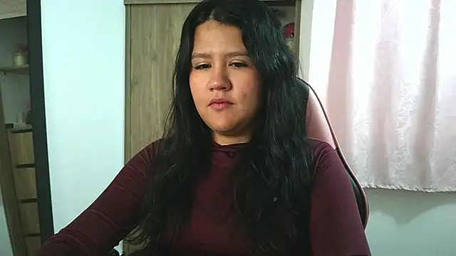 Snapshot of Oliviawatson1 chatting on November 10, 12:59 pm Oliviawatson1 online show from November 10, 12:59 pm