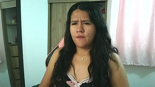 Snapshot of Oliviawatson1 chatting on November 15, 1:51 pm Oliviawatson1 online show from November 15, 1:51 pm