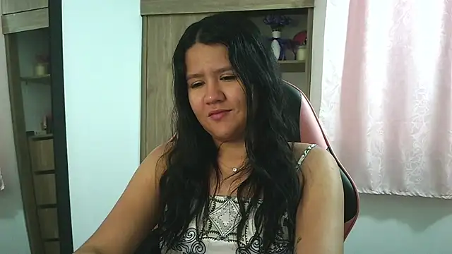 Snapshot of Oliviawatson1 chatting on November 17, 12:55 pm Oliviawatson1 online show from November 17, 12:55 pm