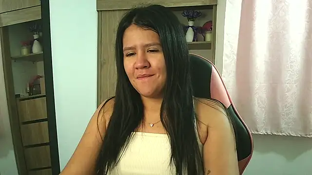 Snapshot of Oliviawatson1 chatting on November 19, 12:49 pm Oliviawatson1 online show from November 19, 12:49 pm