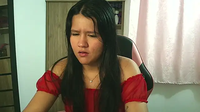 Snapshot of Oliviawatson1 chatting on November 21, 12:59 pm Oliviawatson1 online show from November 21, 12:59 pm