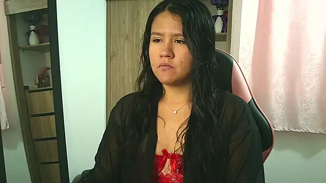 Snapshot of Oliviawatson1 chatting on November 22, 1:32 pm Oliviawatson1 online show from November 22, 1:32 pm