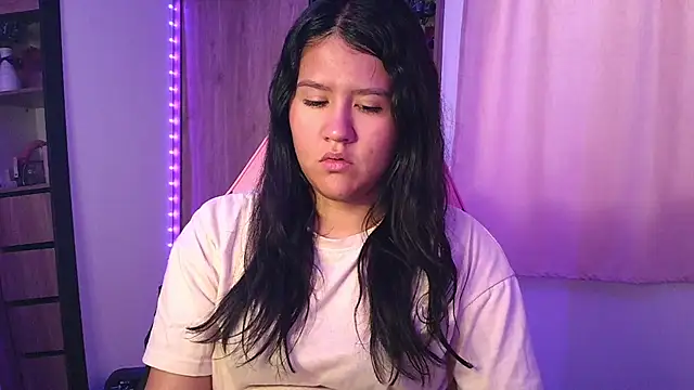 Snapshot of Oliviawatson1 chatting on November 23, 1:00 pm Oliviawatson1 online show from November 23, 1:00 pm