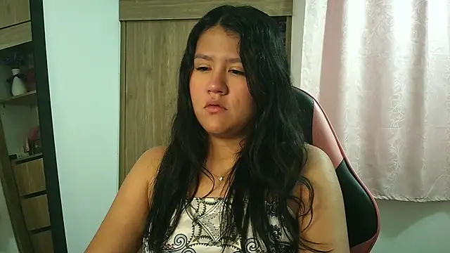 Snapshot of Oliviawatson1 chatting on November 24, 12:49 pm Oliviawatson1 online show from November 24, 12:49 pm