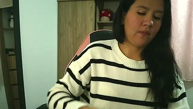 Snapshot of Oliviawatson1 chatting on December 2, 12:54 pm Oliviawatson1 online show from December 2, 12:54 pm