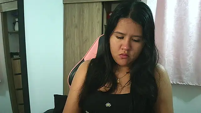 Snapshot of Oliviawatson1 chatting on December 4, 1:09 pm Oliviawatson1 online show from December 4, 1:09 pm