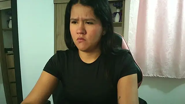 Snapshot of Oliviawatson1 chatting on December 5, 1:09 pm Oliviawatson1 online show from December 5, 1:09 pm