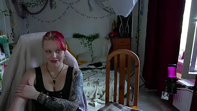 Snapshot of Sova173 chatting on September 10, 2:06 pm Sova173 online show from September 10, 2:06 pm