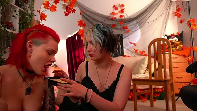 Snapshot of Sova173 chatting on October 3, 8:33 am Sova173 online show from October 3, 8:33 am